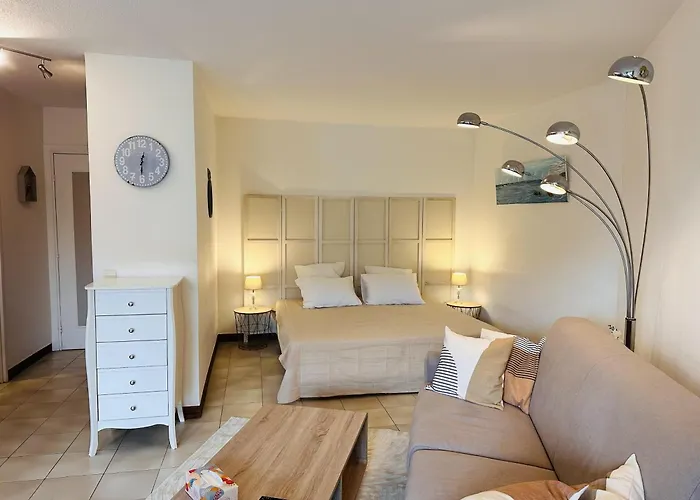 Apartment With A Shared Pool Near The Beaches And Golf Course And The Chateau De La Napoule - 2244 *