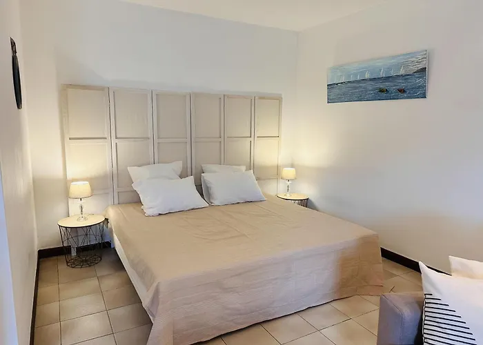 Apartment With A Shared Pool Near The Beaches And Golf Course And The Chateau De La Napoule - 2244