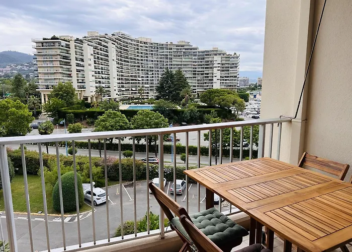 Apartment With A Shared Pool Near The Beaches And Golf Course And The Chateau De La Napoule - 2244 *